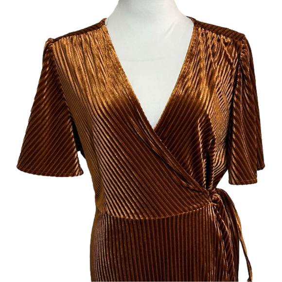 NWT Simplee Butterfly Sleeve Wrap Dress - Picture 4 of 10